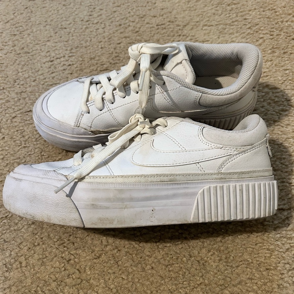 Nike Women’s White Low-Top Sneakers with Subtle Off-White Accents - Picture 2 of 5